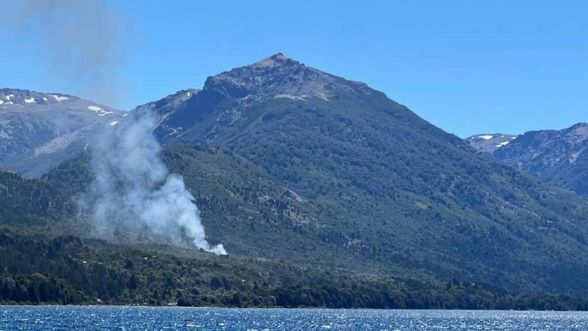 Incendio en Meliquina. Fuente: (X)