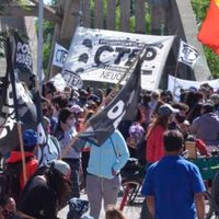Jornada de protestas: están cortadas distintas rutas y puentes de Neuquén