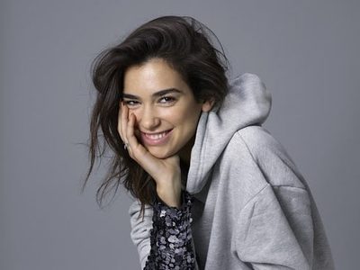 Dua Lipa sorprende a sus fans con inéditas fotografías junto a Anwar Hadid