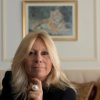 A sus 69 años, Ana Rosenfeld marca tendencia con el abrigo más chic y calentito, que es el must have de este invierno
