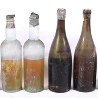 Subastan una botella de whisky que estuvo 40 años en un barco hundido