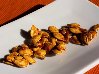No tires las semillas de calabaza y aprovechalas al máximo con esta receta del snack más rico y saludable
