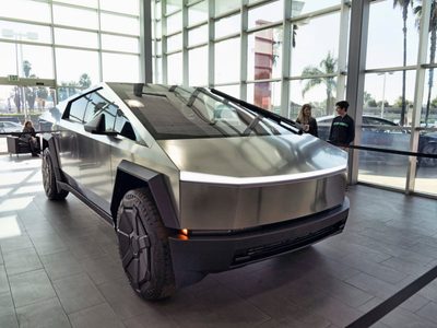 En el último golpe a Tesla, reguladores ordenan el retiro de casi todos los Cybertrucks