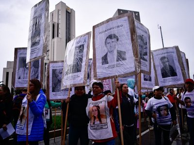Gobierno de CDMX reporta 10 mil participantes en la marcha por Ayotzinapa
