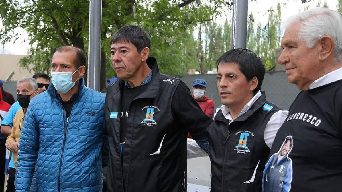 Omar Gutiérrez, junto a otros dirigentes. Fuente: (Twitter)