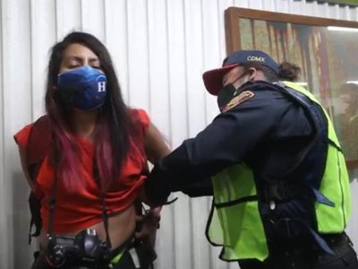 Suspenden a policías involucrados en agresión a fotorreporteras que cubrían marcha del 8M
