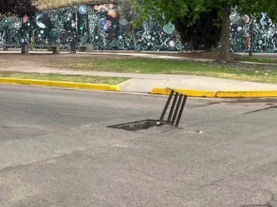 La rejilla rota en Maipú que pone en jaque la seguridad vial