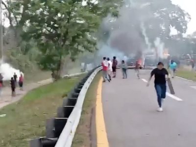 Desalojo en Villa Comaltitlán; rescatan a funcionarios retenidos y liberan carretera costera (Video)