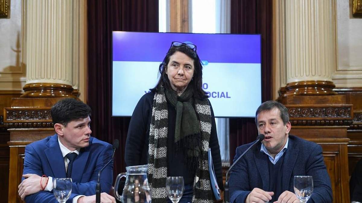Reunión de la Comisión de Previsión y Seguridad Social, que preside la cordobesa Carmen Álvarez Rivero (PRO)