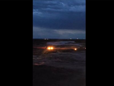 Rincón de los Sauces: Un auto y dos camionetas 4x4 fueron arrastrados por la crecida del arroyo Carranza