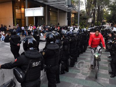 Despliegan operativo con unos 200 agentes para contener manifestación de un centenar de campesinos