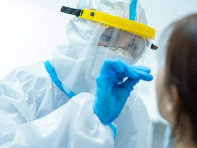 Una nueva variante del coronavirus amenaza con desestabilizar a Estados Unidos
