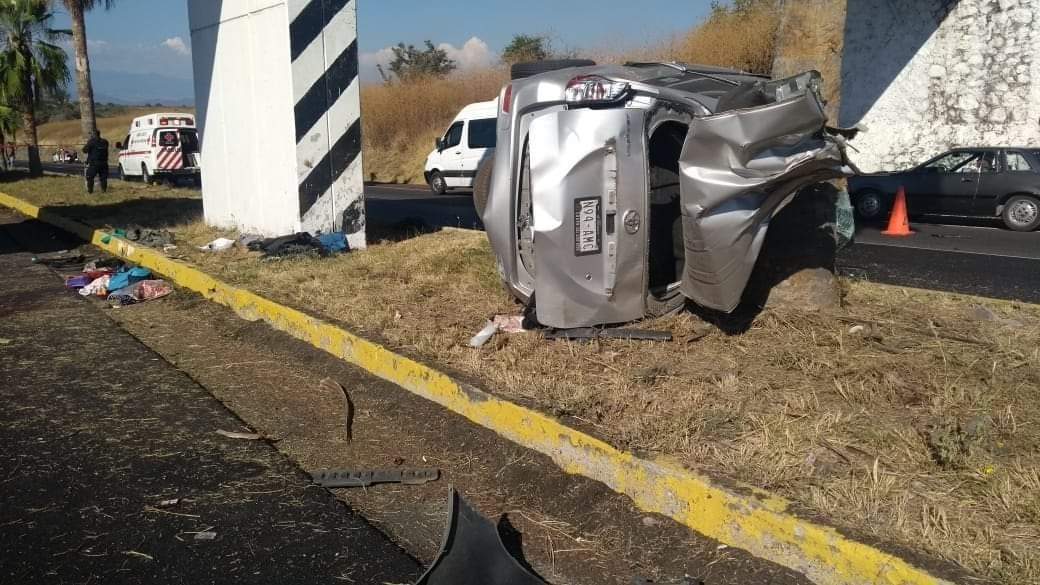 La volcadura dejó cuatro muertes y tres lesionados