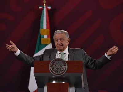 AMLO se burla de críticas contra Sady Loaiza y Marx Arriaga en la SEP: “ya nos estamos venezolando”