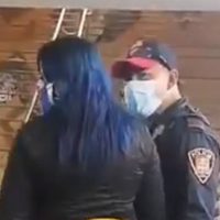 Cesan a un policía que fue exhibido en video manoseando a una mujer en el Metro