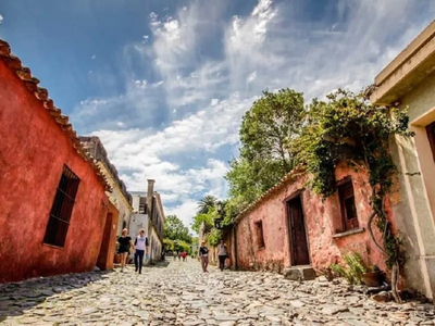 Cuánto cuesta pasar un fin de semana en Colonia del Sacramento en 2026