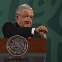 Políticas económicas de AMLO "seguirán siendo un lastre para la inversión": Fitch
