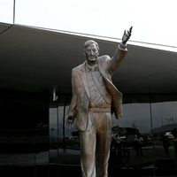 Colocarán en el CCK la estatua de Néstor Kirchner que sacaron en la Unasur