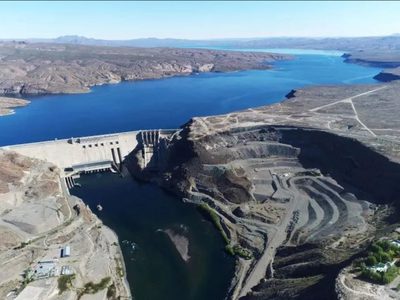 Senadores del peronismo de Neuquén y Río Negro buscan detener la privatización de cuatro hidroeléctricas