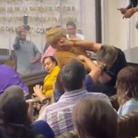 Reporteras se agarran a golpes en plena sesión del Congreso de Sonora (Video)