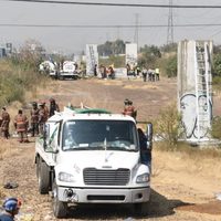 Se incendian ductos de aguas negras en Río de Los Remedios, en Ecatepec