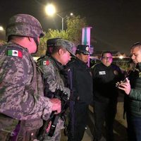 Policía de Ecatepec frustra asalto en transporte público; dos heridos y tres detenidos