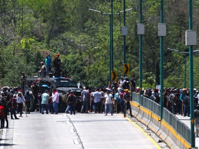Caos en Chilpancingo: Pobladores irrumpen y hacen destrozos por líder transportista detenido