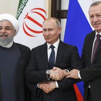 Por embestida de Trump, Irán y la Unión Europea buscan alternativas al dólar