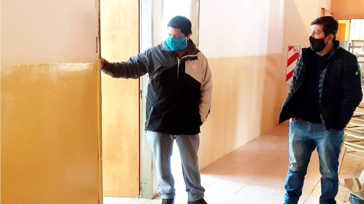 El intendente Sandro Badilla recorriendo las instalaciones. Fuente: (Twitter)