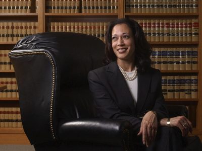 Kamala Harris lidera la lista de aspirantes presidenciales demócratas