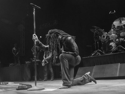 Lenny Kravitz, desbordante energía en el Palacio de los Deportes ante 18 mil fans (Videos)