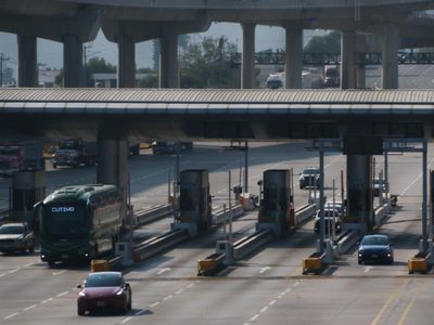Gobierno alista tarjeta para pago de peaje en autopistas