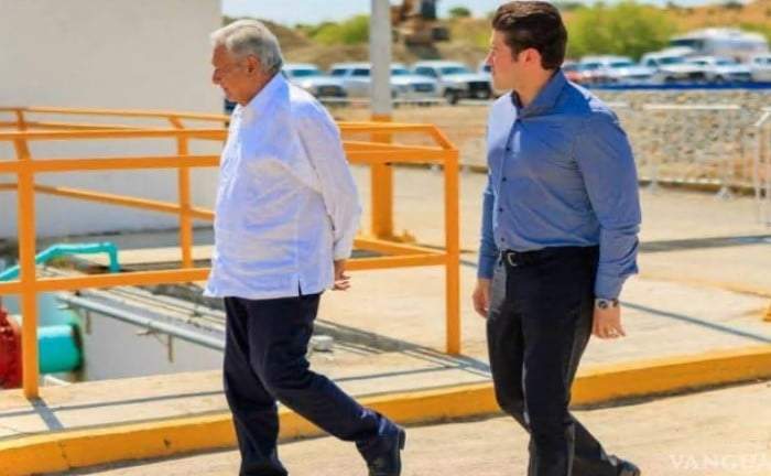 El presidente Andrés Manuel López Obrador y el gobernador Samuel García Sepúlveda en la presa El Cuchillo