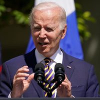 Joe Biden da positivo a covid-19; tiene síntomas "muy ligeros"
