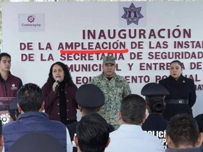Alcaldesa de Cadereyta acusa “clasismo” tras ser criticada por pifia ortográfica en acto oficial