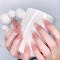 Los diseños de Nail Art perfectos para usar cuando querés cuidar tus uñas y no perder la elegancia