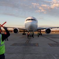 Arribaron más vacunas contra el coronavirus y Argentina roza los 44 millones de dosis
