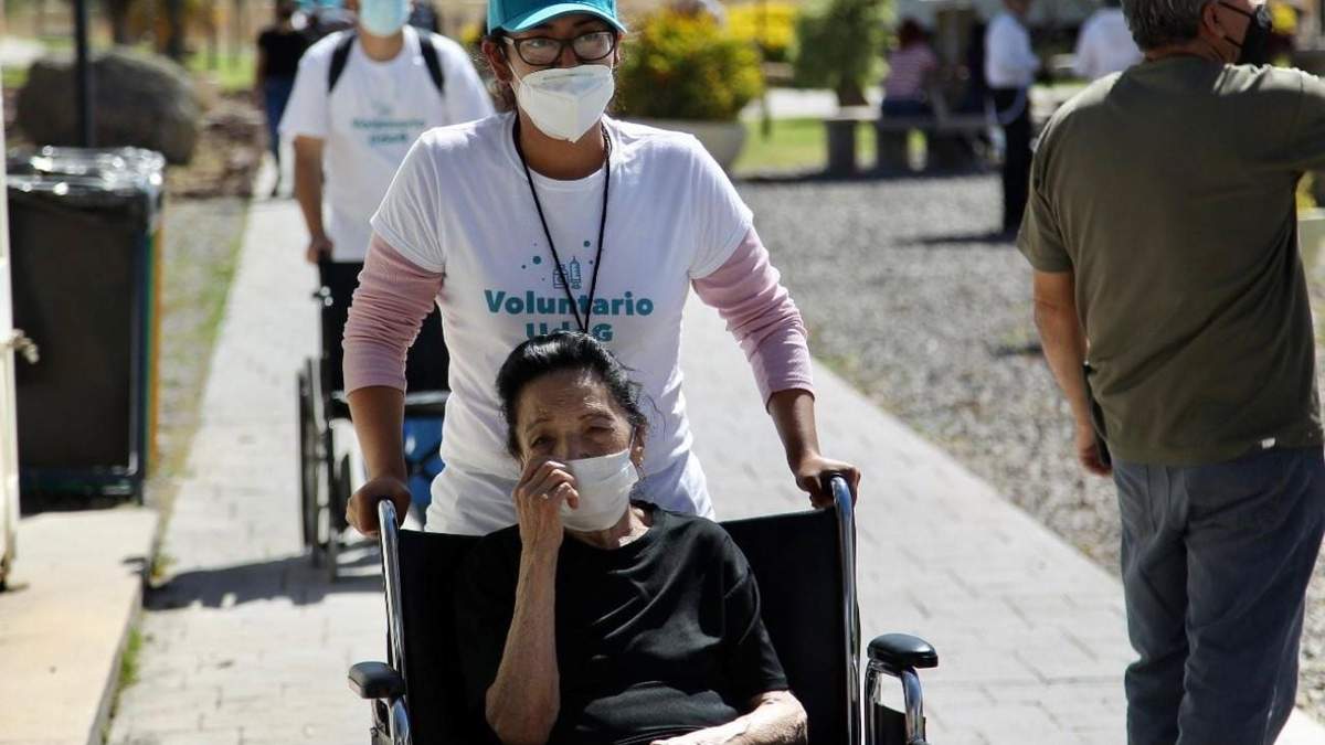 Aplicación de vacunas en la Universidad de Guadalajara (UdeG)