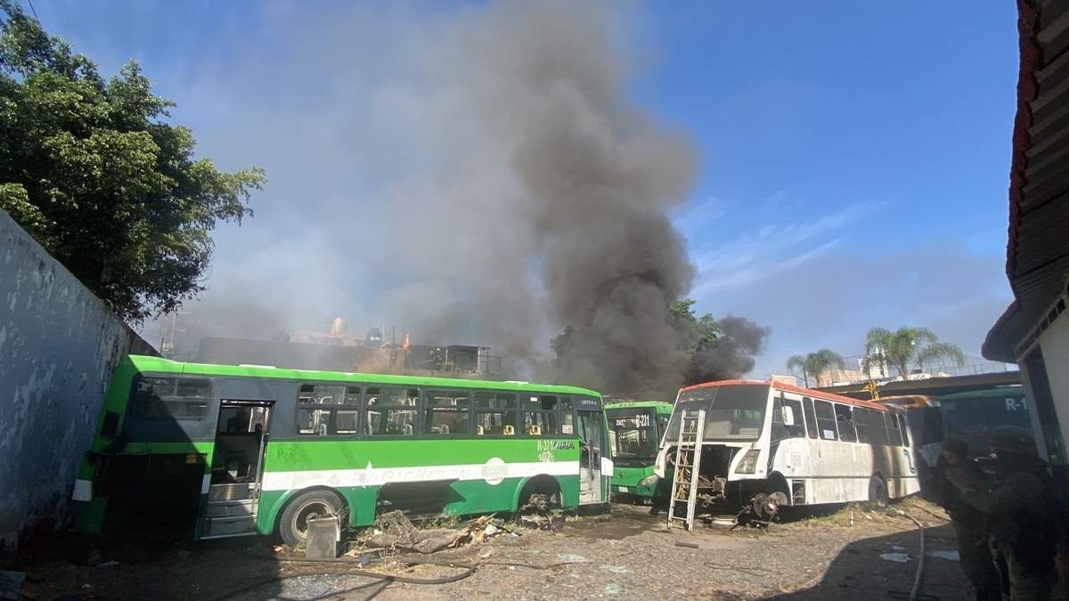 Incendio de autobuses en un taller de Guadalajara