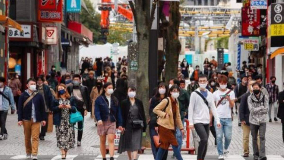 Personas con mascarilla en Tokio