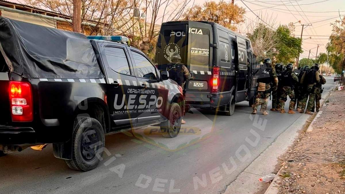 Policías del grupo especial UESPO participaron de los allanamientos. Fuente (Policía de Neuquén)