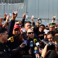 Credencial en mano, policías federales rechazan "mano negra" en su protesta