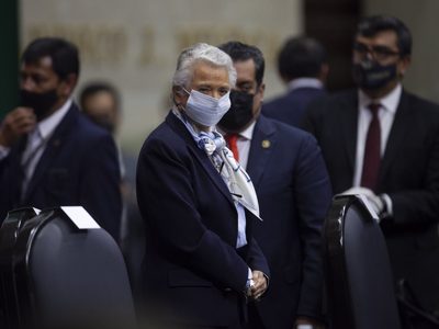 SAT cancela a Sánchez Cordero su registro como fedataria pública