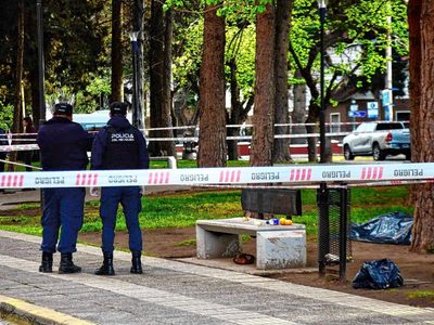 La muerte de una persona sin techo en el centro de Neuquén exhibe una crisis social ignorada por los candidatos