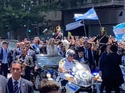Policía argentina detiene a hombre que lanzó una botella a Milei durante festejos de asunción