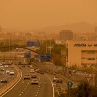 Todo quedó naranja: así se ve España, cubierta por una enorme nube de polvo del Sahara