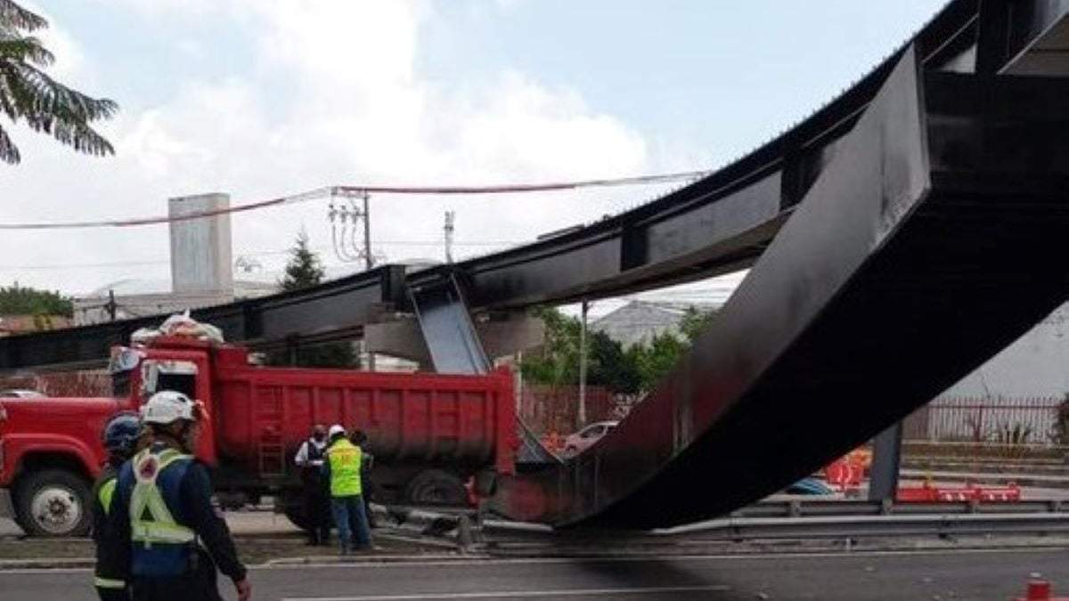 Colapso de una trabe en el Paso Superior Vehicular de la intersección del Boulevard Bernardo Quintana y Avenida Sombrerete, Querétaro