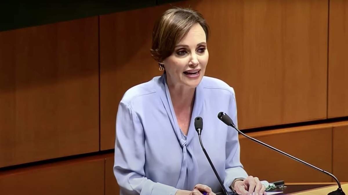 Lilly Téllez en la tribuna