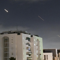 Israel dice que Irán lanzó más de 300 drones y misiles