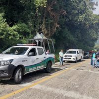 Emboscan vehículo y roban más de 3 mdp de programas federales; hay cuatros policías heridos